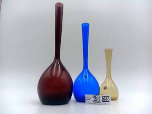 lot 056 image: Vintage 1950s Gullaskruf Sweden Arthur Percy Hand Blown Vases (Valued  $300)