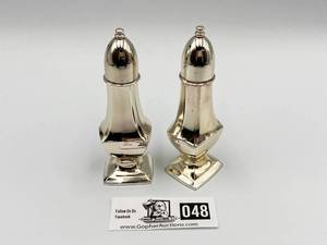 lot 048 image: Vintage Salt & Pepper Shakers (Valued $100)