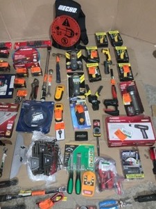 lot 32 image: ASSORTED TOOLS AND ELECTRONICS VARIOUS CONDITIONS