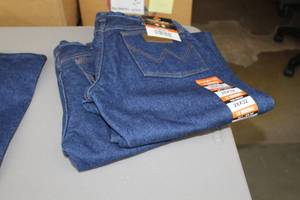 lot 30 image: Lot of (2) Wrangler FR 13 Original Jean 28x32 Flame Resistent 100% Cotton Blue (new)