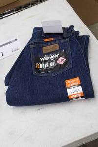 lot 31 image: Wrangler FR 13 Original Jean 28x34 Flame Resistent 100% Cotton Blue (new)