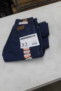 lot 32 image: Wrangler FR 13 Original Jean 29x34 Flame Resistent 100% Cotton Blue (new)