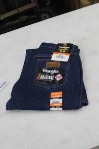 lot 33 image: Wrangler FR 13 Original Jean 30x30 Flame Resistent 100% Cotton Blue (new)