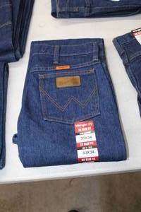 lot 58 image: Wrangler FR 36 Slim Fit Jean 30x34 Flame Resistent 100% Cotton Blue (new)