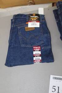 lot 51 image: Wrangler FR 31 Relaxed Jean 32x30 Flame Resistent 100% Cotton Blue (new)
