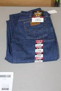 lot 50 image: Wrangler FR 31 Relaxed Jean 31x36 Flame Resistent 100% Cotton Blue (new)