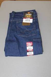 lot 49 image: Wrangler FR 31 Relaxed Jean 30x34 Flame Resistent 100% Cotton Blue (new)