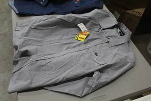 lot 106 image: Wrangler FR Cowboy Cut Authentic Western Work Shirt Large Flame Resistent 100% Cotton Grey (new)