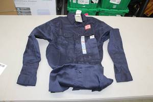 lot 92 image: Carhartt FR Work-Dry Lightweight Twill Long Sleeve Shirt Small Flame Resistent Navy (new)
