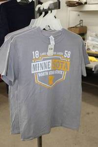 lot 213 image: Lot of (4) Gildan T-Shirt Mens Medium 100% Heavy Cotton Grey with Minnesota North Star State 1858 Logo (new)