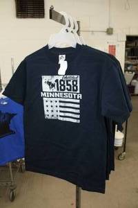 lot 217 image: Lot of (3) Alstyle T-Shirt Mens Medium 100% Cotton Navy with Minnesota 1858 Logo (new)