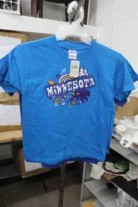 lot 253 image: Lot of (6) Gildan Heavy Cotton T-Shirt Mens Medium 100% Cotton Light Blue (x3), Dark Blue (x2), Blue (x1) with Minnesota Logo (new)