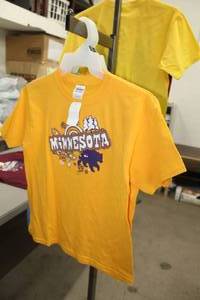 lot 254 image: Lot of (7) Gildan Heavy Cotton T-Shirt Mens Large 100% Cotton Yellow (x3), Blue (x3), Green (x2) with Minnesota Logo (new)