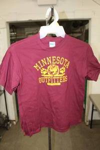 lot 323 image: Lot of (8) Gilden Heavy Cotton T-Shirt Youth Large 100% Cotton Burgundy with Minnesota Outfitters Logo (new)