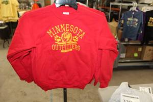 lot 332 image: Lot of (5) Gilden Heavy Blend Sweat Shirt Youth X-Small 100% Cotton Red with Minnesota Outfitters Logo (new)
