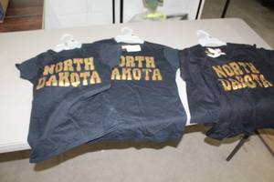 lot 440 image: Lot of (4) Gildan Long & Short Sleeve T-Shirt Small (x2), Medium (x1), Large (x1) 100% Cotton BlackGold with North Dakota Logo (new)