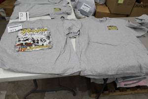 lot 471 image: Lot of (5) Gildan Heavy Cotton T-Shirt 2X-Large (x4), 3X-Large (x1) 100% Cotton Grey with We The People Since 1791 Logo (new)