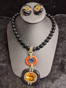 lot 261 image: Stunning Art Deco Necklace with Matching Earrings by Heidi Daus