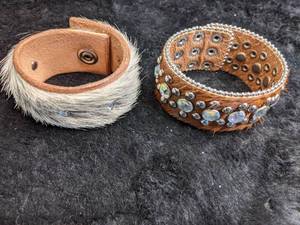lot 266 image: Lot of 2 Leather Horsehair Bracelets