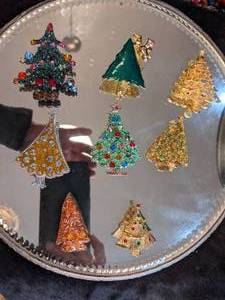 lot 273 image: Vintage Lot of Christmas Tree Brooches - Some Signed