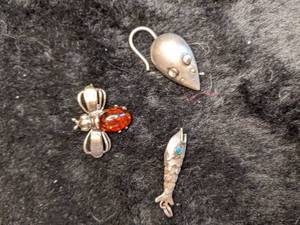 lot 279 image: Sterling Silver Pendants and Brooch