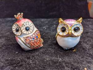 lot 281 image: Lot of 2 Jewel Encrusted Owl Trinket Boxes
