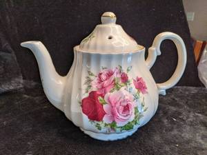 lot 287 image: Handcrafted Olde Staffordshire Teapot Made in Staffordshire England