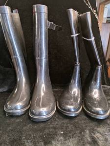 lot 186 image: 2 Pair of Black RubberRain Boots Ladies Size 6 - Like New