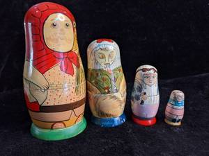 lot 51 image: Stackable Dolls