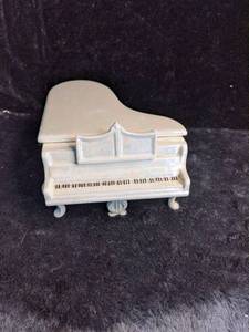 lot 58 image: Piano Music Box