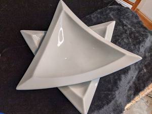 lot 59 image: Two White Glass BowlsPlatters Hotel Collection