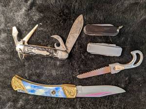 lot 65 image: More Pocket Knives
