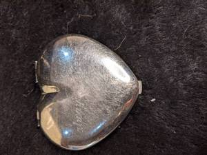lot 221 image: Always Believe Silver Heart Compact Mirror