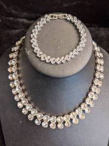 lot 232 image: Beautiful Clear Gemstone Necklace by Weiss with Bracelet