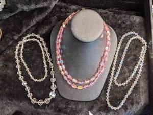 lot 235 image: Necklaces made of Crystal and Glass