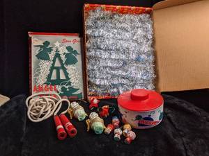 lot 148 image: Variety of Vintage Christmas Decorations