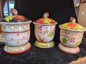 lot 35 image: Home Decor Set of 3 Ceramic Fancy Autumn Canisters