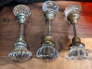 lot 251 image: Vintage Glass Door Knobs - 3