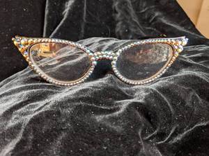 lot 113 image: Cat Eye Bling Cheater Glasses 2.25