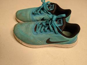 lot 181 image: Nike Size 3 Tennis Shoes
