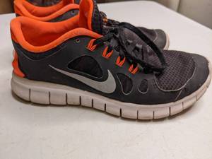 lot 182 image: Ladies Nike Tennis Shoe Size 6
