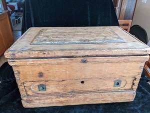lot 6 image: Handmade Primitive Tool Chest circa 1865