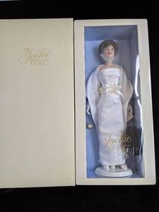 lot 11 image: The Jackie Doll Porcelain by The Franklin Mint