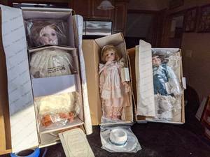 lot 15 image: Lot of 3 Porcelain Dolls from Hamilton Collection  NIB