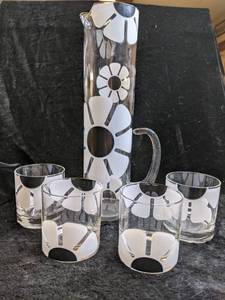 lot 16 image: Vintage Black and White Flowers Pitcher with Matching Glasses