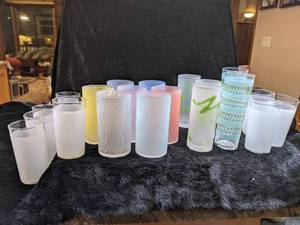 lot 18 image: Vintage Libbey Frosted Glasses, Tom Collins Frosted Glasses and More