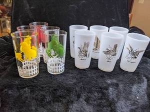 lot 19 image: 2 Sets of Glasses 1950s Colorful Dog Glasses and Federal Glass Pheasant Milk Glasses