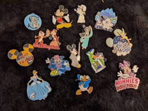 lot 209 image: Collectible Disney Pins Mickey and Minnie Mouse, Snow White, Donald Duck and more