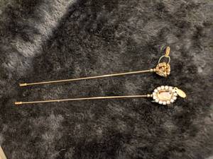 lot 216 image: 2 Victoria Trading Hat Pins - 9