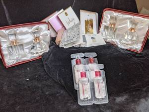 lot 136 image: High End Perfume Samples and Oleg Cassini Crystal Perfume Bottles